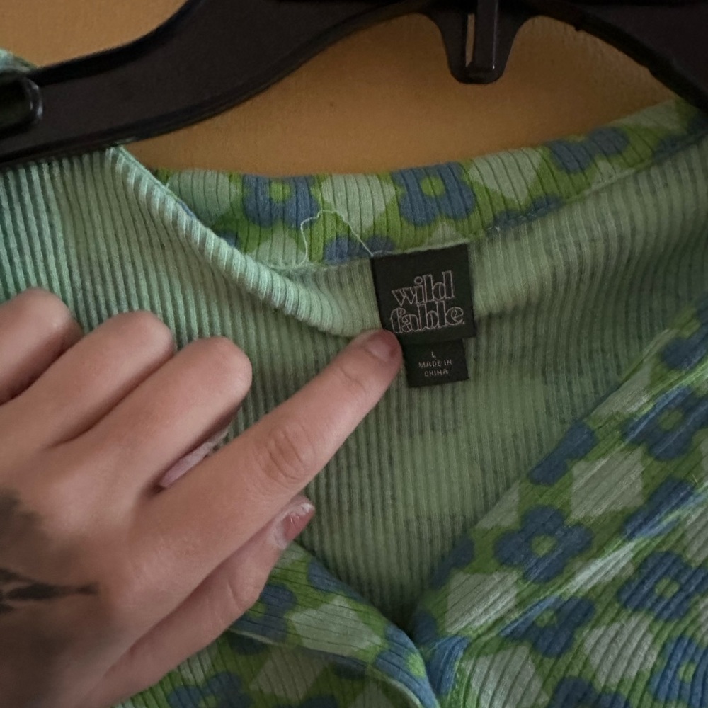 Cropped Wild Fable Button Up - Picture 2 of 3